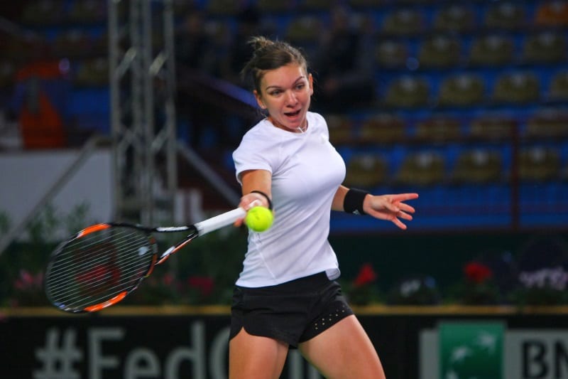 Simona Halep se antreneaza inaintea primei disputa din intalnirea de Fed Cup cu Spania.