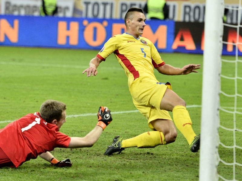 Ovidiu Hoban inscrie un gol in poarta lui Lukas Hradecky