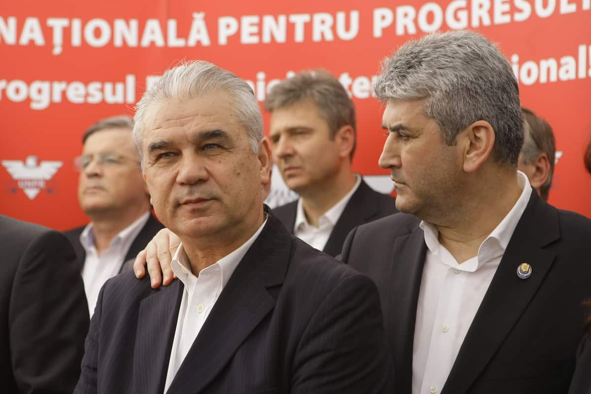 Nou infiintatul partid al Uniunii Nationale pentru Progresul Romaniei(UNPR) a organizat, sambata 1 mai 2010, un miting, in Piata Revolutiei din Bucuresti. In imagine, Anghel Iordanescu si Gabriel Oprea participa la prezentarea noii organizatii politice.