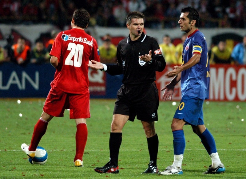 Sorin Corpodean (arbitrul central),Nicolae Dica.