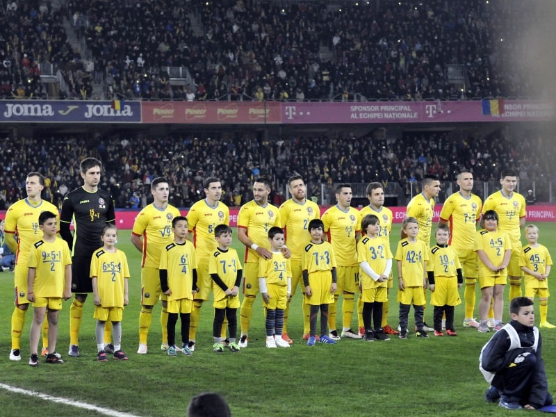 Fotbalistii romani la intonarea imnului de stat