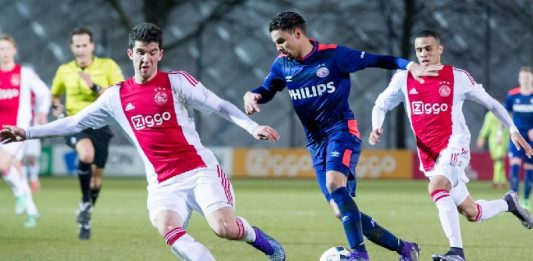 Micul Ajax se distrează mai mereu pe propriul teren
