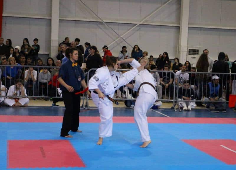 Ana Tarasov (foto stânga) la Campionatul Balcanic Kyokushin Karate 2016 Foto credit: Facebook, arhiva personală