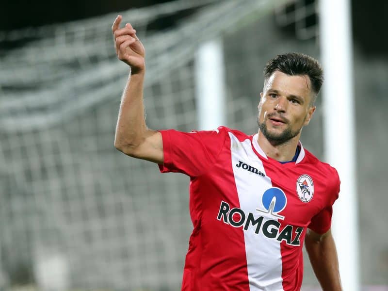 Azdren Llullaku se bucura dupa marcarea unui gol