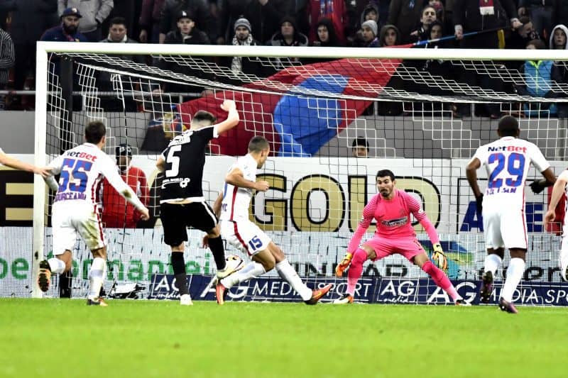 Ionut Nedelcearu marcheza un gol in poarta lui Florin Nita